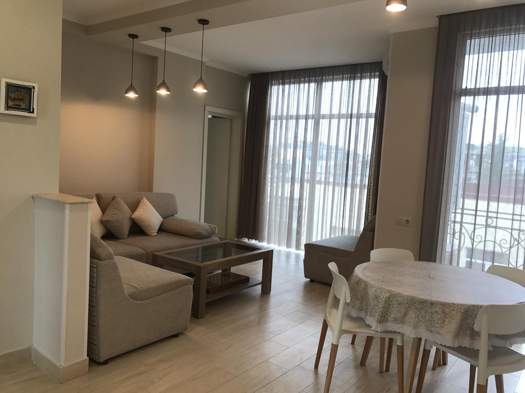 Piazza Apartment バトゥーミ エクステリア 写真